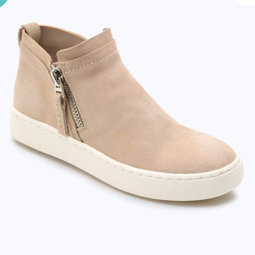 Dolce Vita side zip sneaker